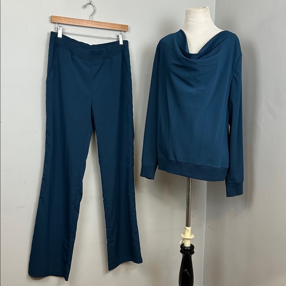 Nieman Marcus Blue Cowl Neck Top and Pant Set Sz M